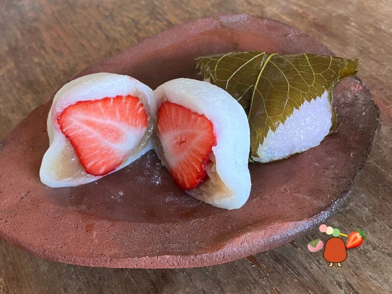 まるに抱き柏のいちご大福と桜餅