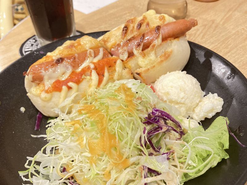 前田珈琲のソーセージチーズパン