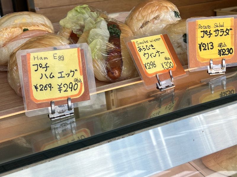 天狗堂のショーケース（ハムエッグ・ウィンナーサンド）