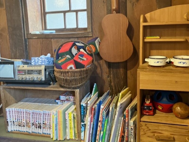 竹松うどん店の絵本コーナー