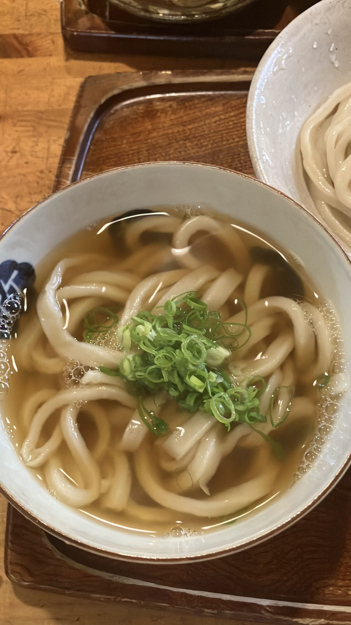 竹松うどん店のかけうどん