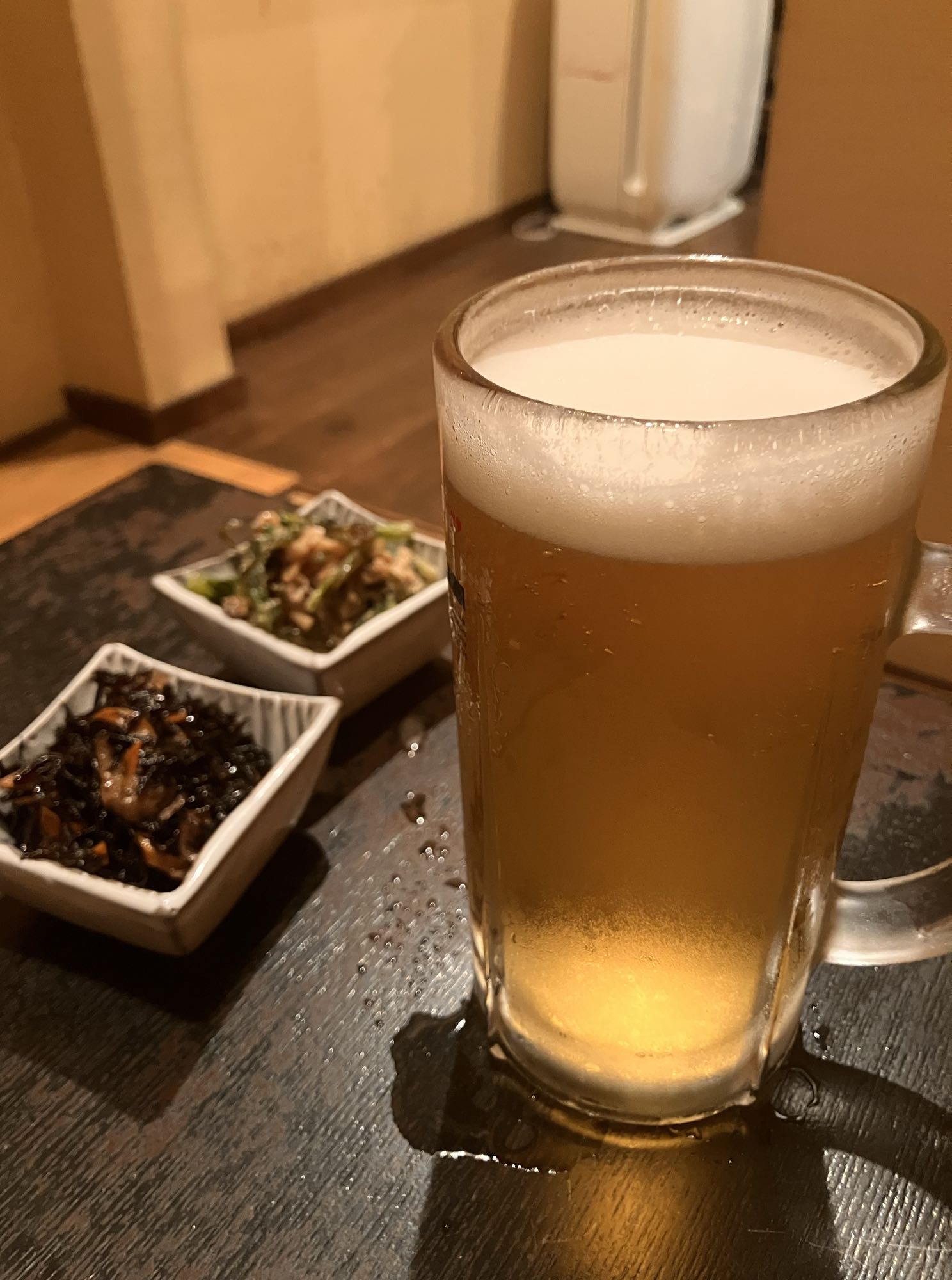 馬耳東風のビールとお通し