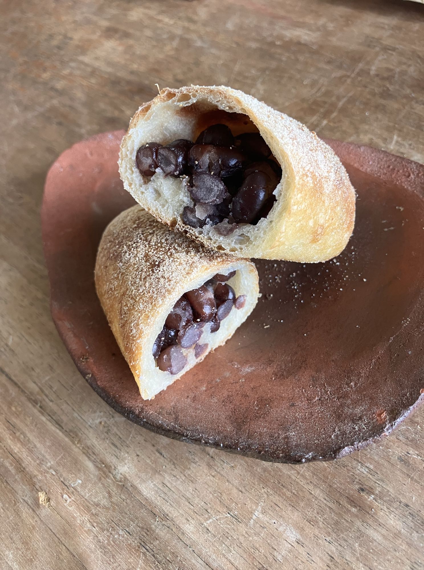 ナカガワ小麦店のあんぱんの断面
