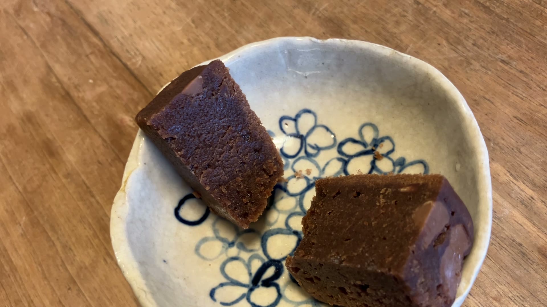 リンデンバウムのチョコレートクッキーの断面