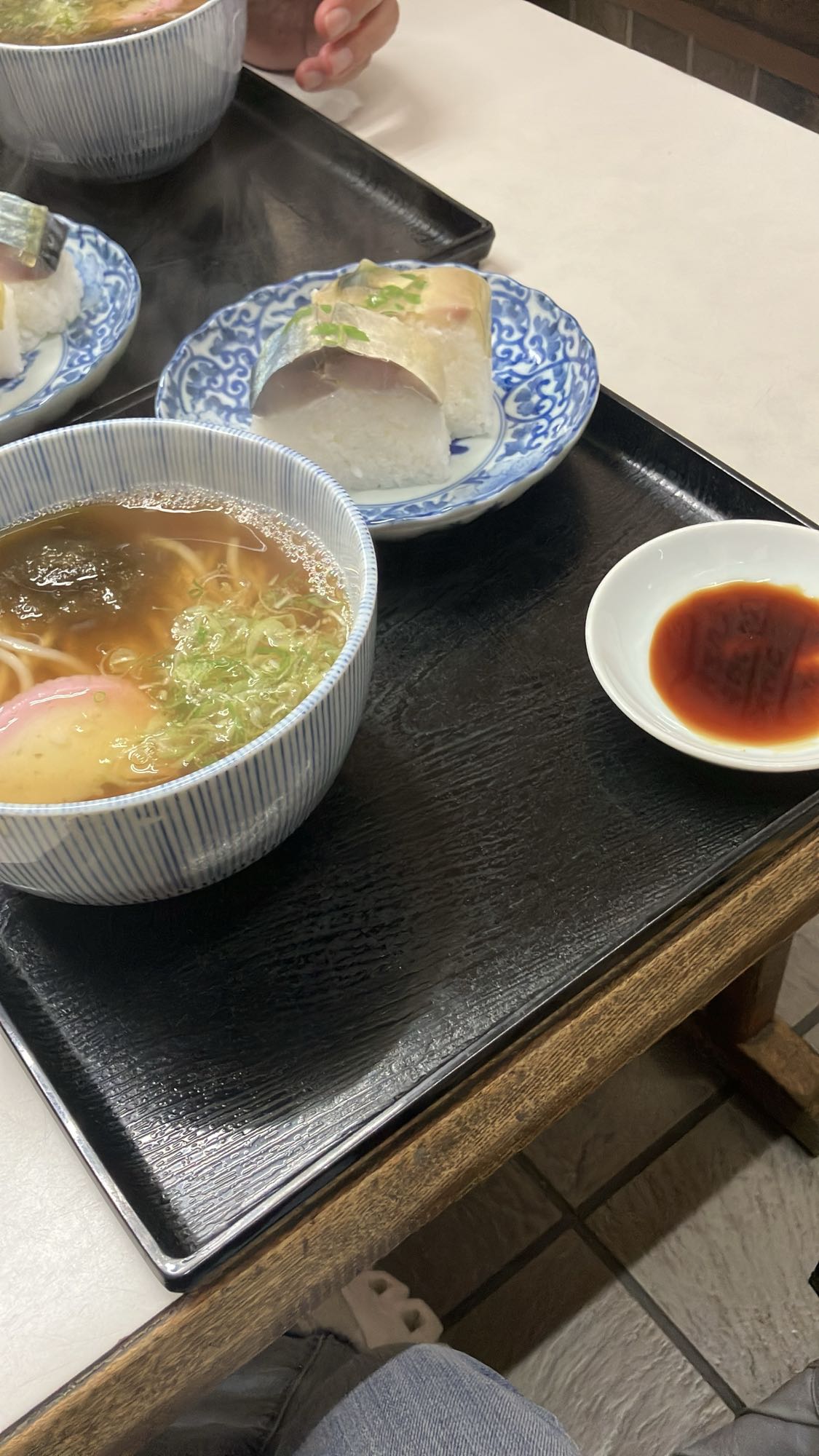 満寿形屋の鯖寿司うどんセット