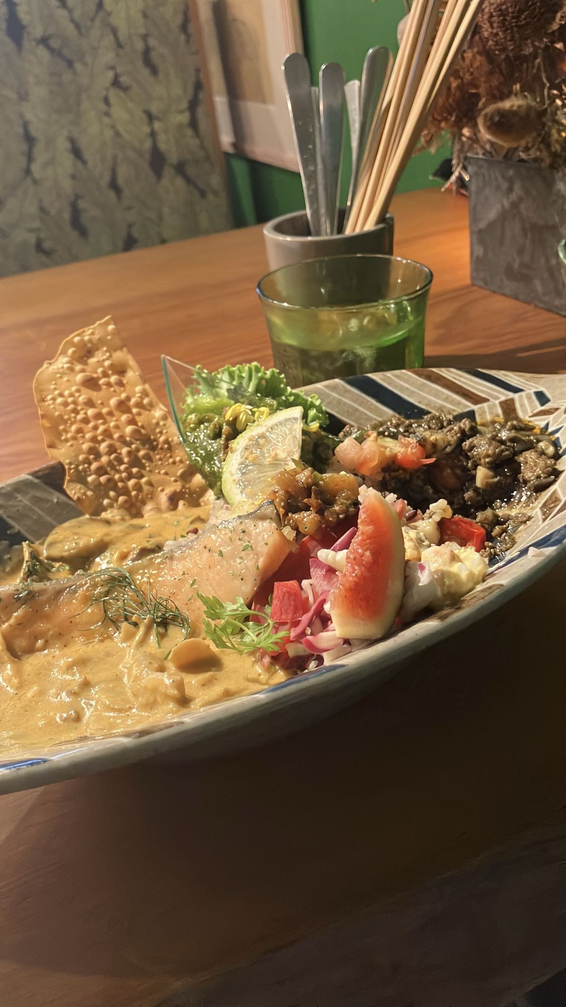 森林食堂の3種のあいがけカレーのアップ