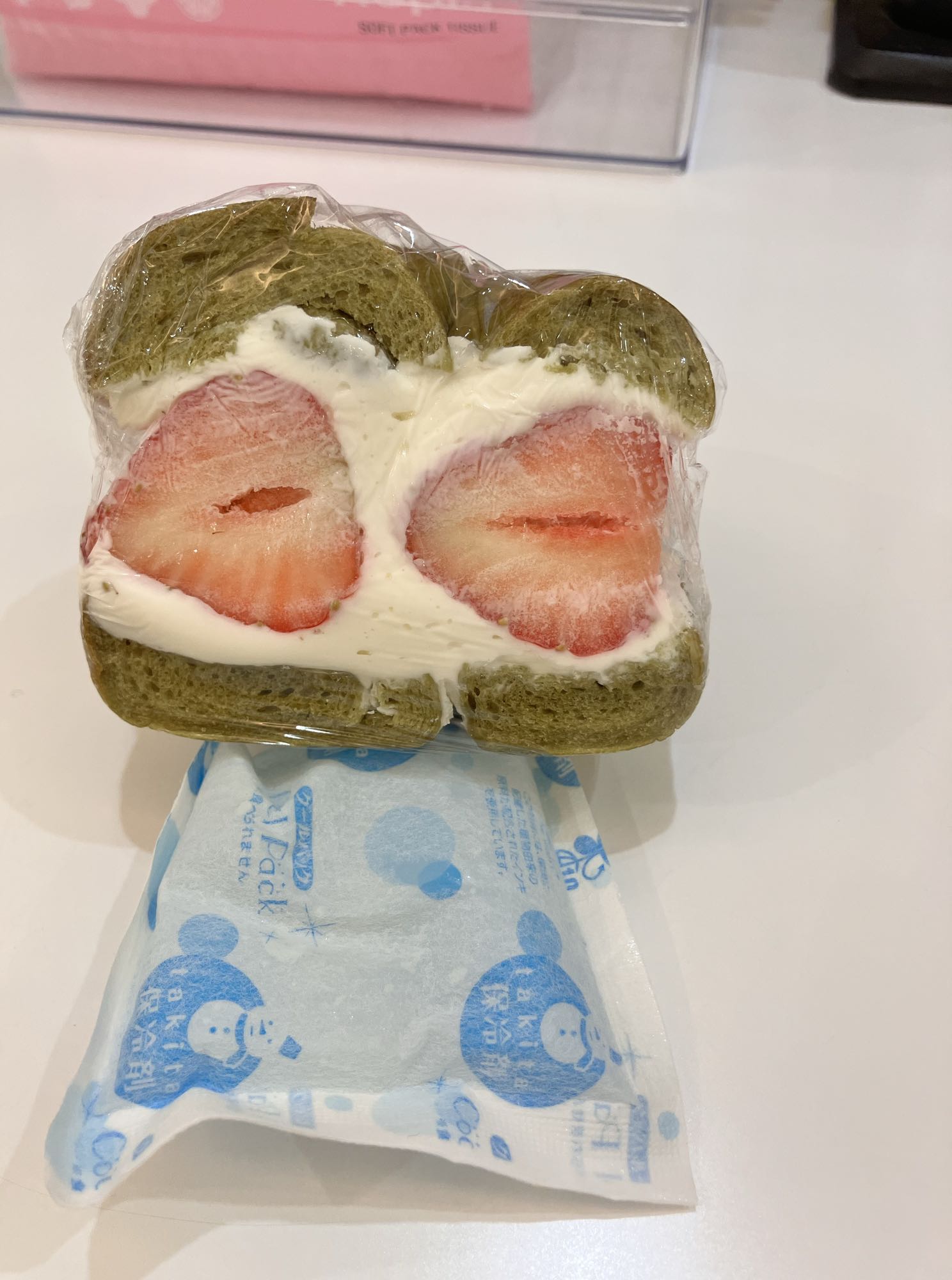 smilingly bagelのいちごのベーグルサンド
