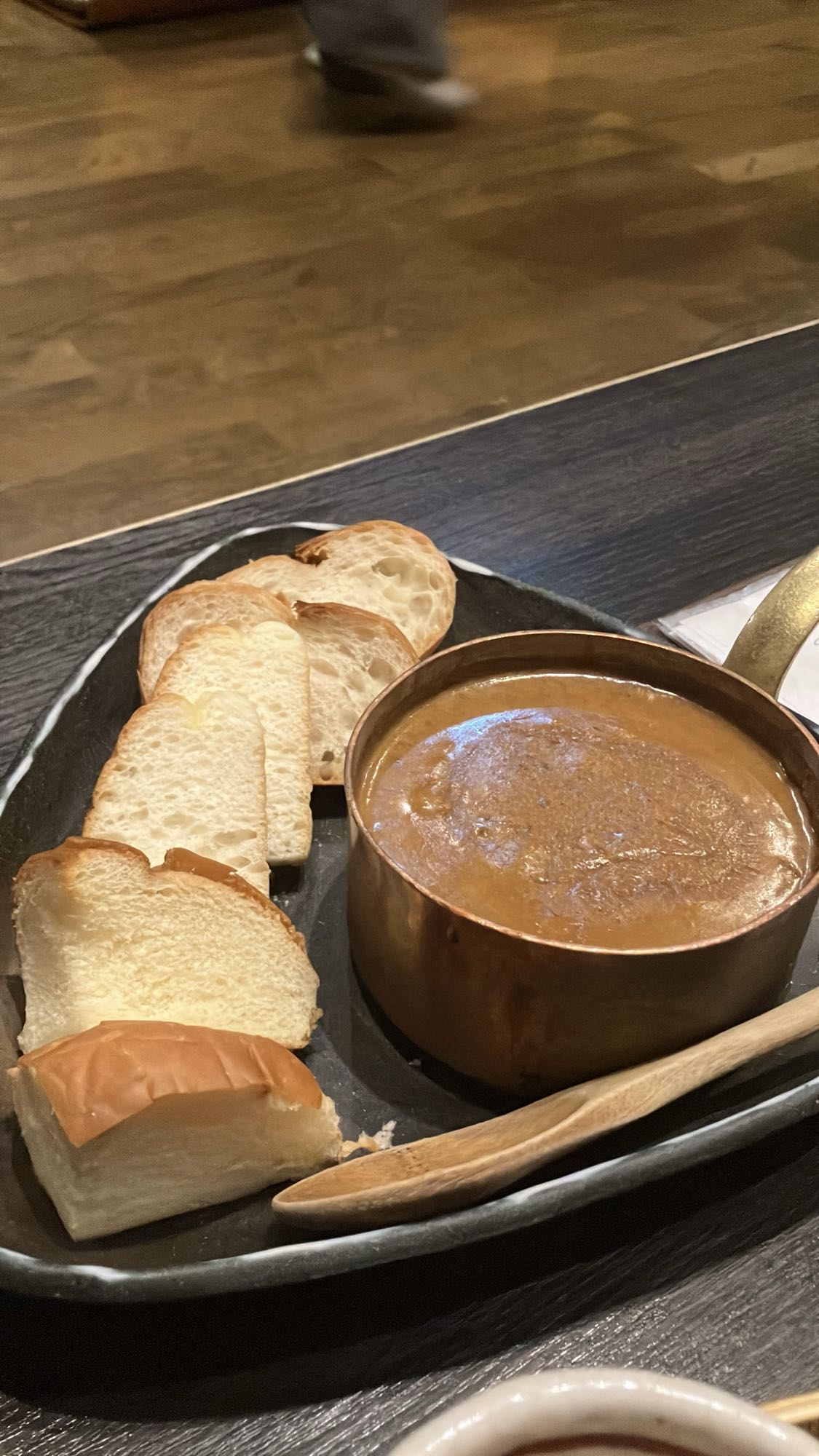 うしのほねあなざのうしのほね風シチューとパン